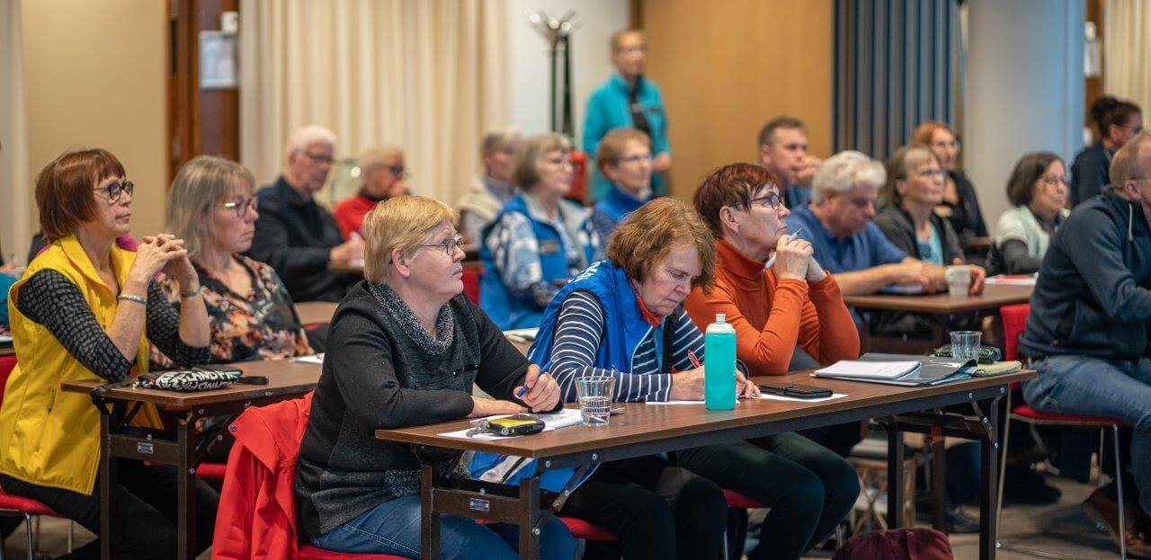 Kynät viuhuivat muistiinpanoja tehdessä!