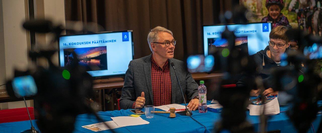 Syyskokouksen puheenjohtajana toimi Saimaan Ladun Jari Vanhanen. Kuvat: Tommi Prami.