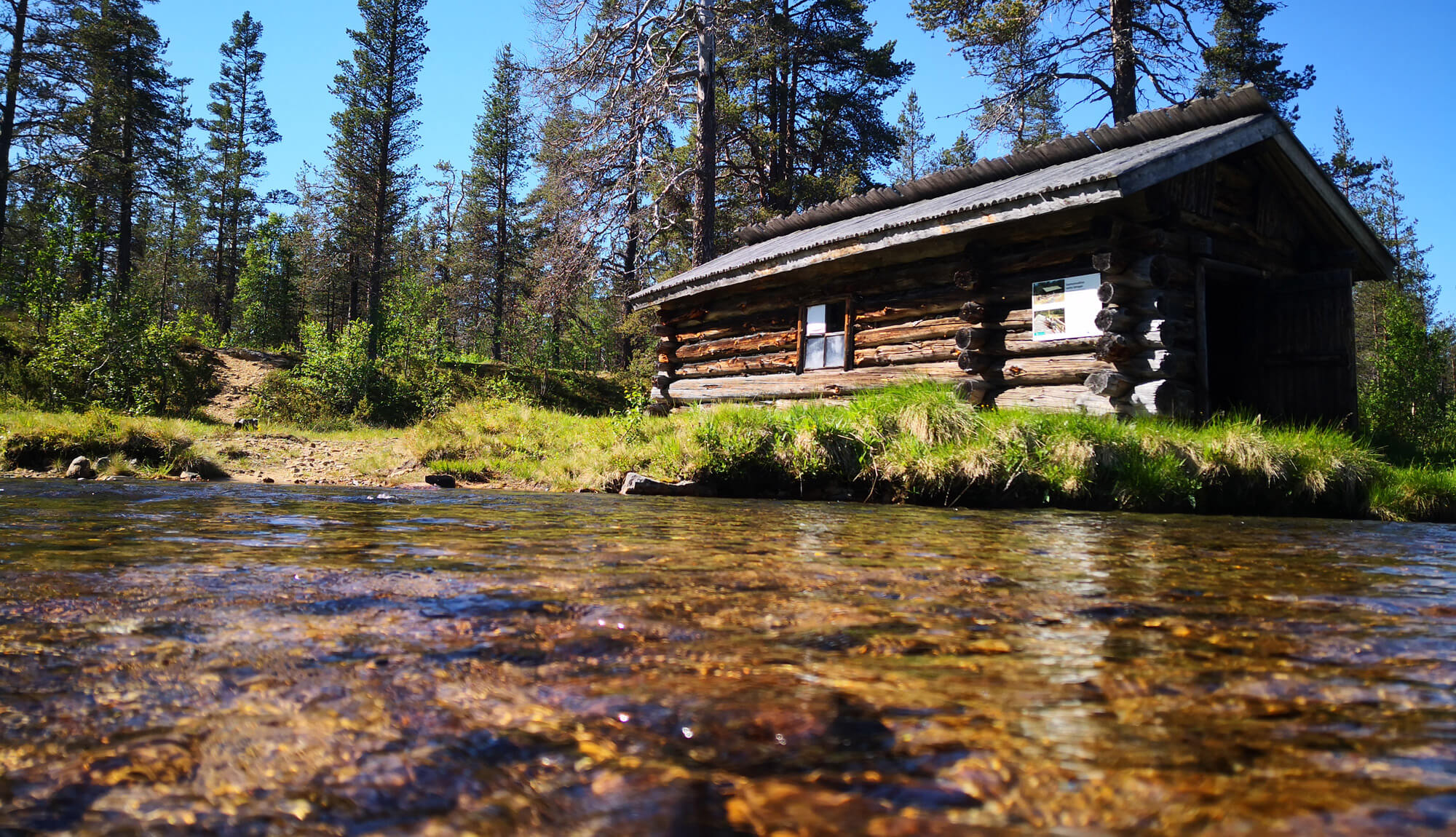 Matka alkaa Kiilopäältä, alkutaipaleella vastaan tulee Suomunruoktun historiallinen autiotupa.