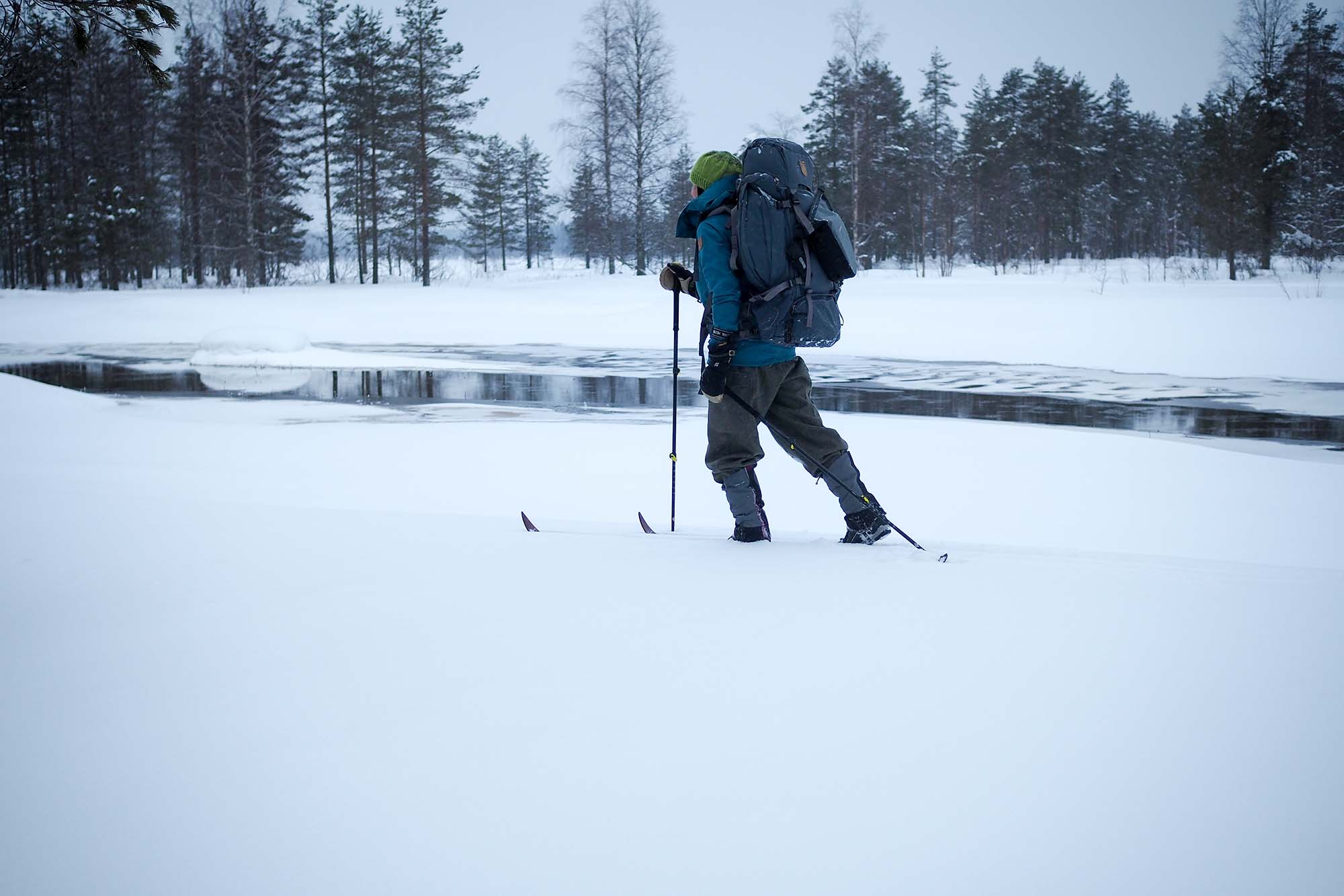 Uitonkämpän lähellä virtapaikat pysyvät pitkään sulana. Kauniit sillat kaartuvat vapaiden vesien yli. Kuva: Terhi Ilosaari.