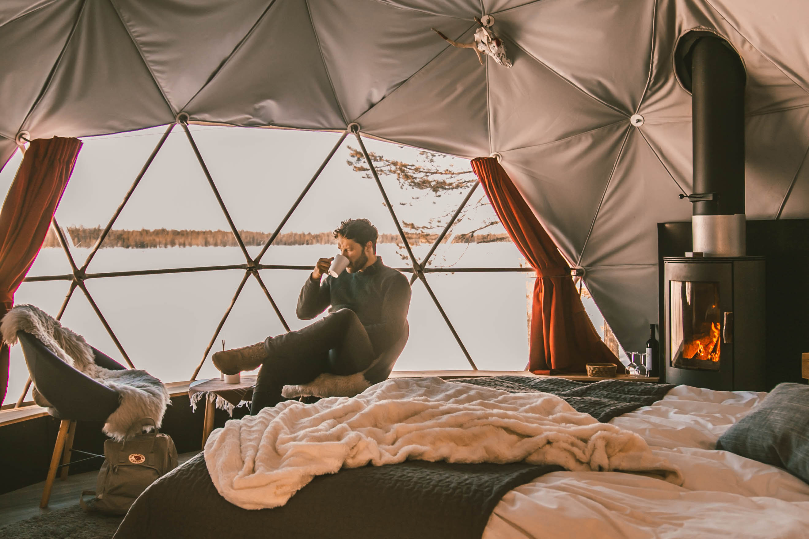 Harriniva tarjoaa Aurora Dome glamping-majoitusta Torassiepissä ja Jerisjärvellä. Kuva: Harriniva.