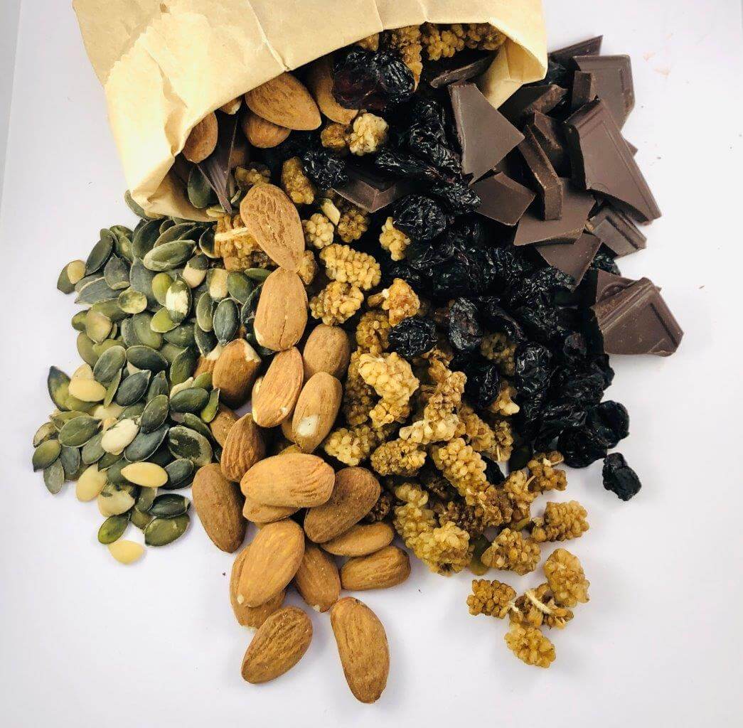 Itse tehty jouluinen trailmix on ihana lahja tai tuliainen retkeilevälle ystävälle. Kuvat: Pauliina Toivanen.