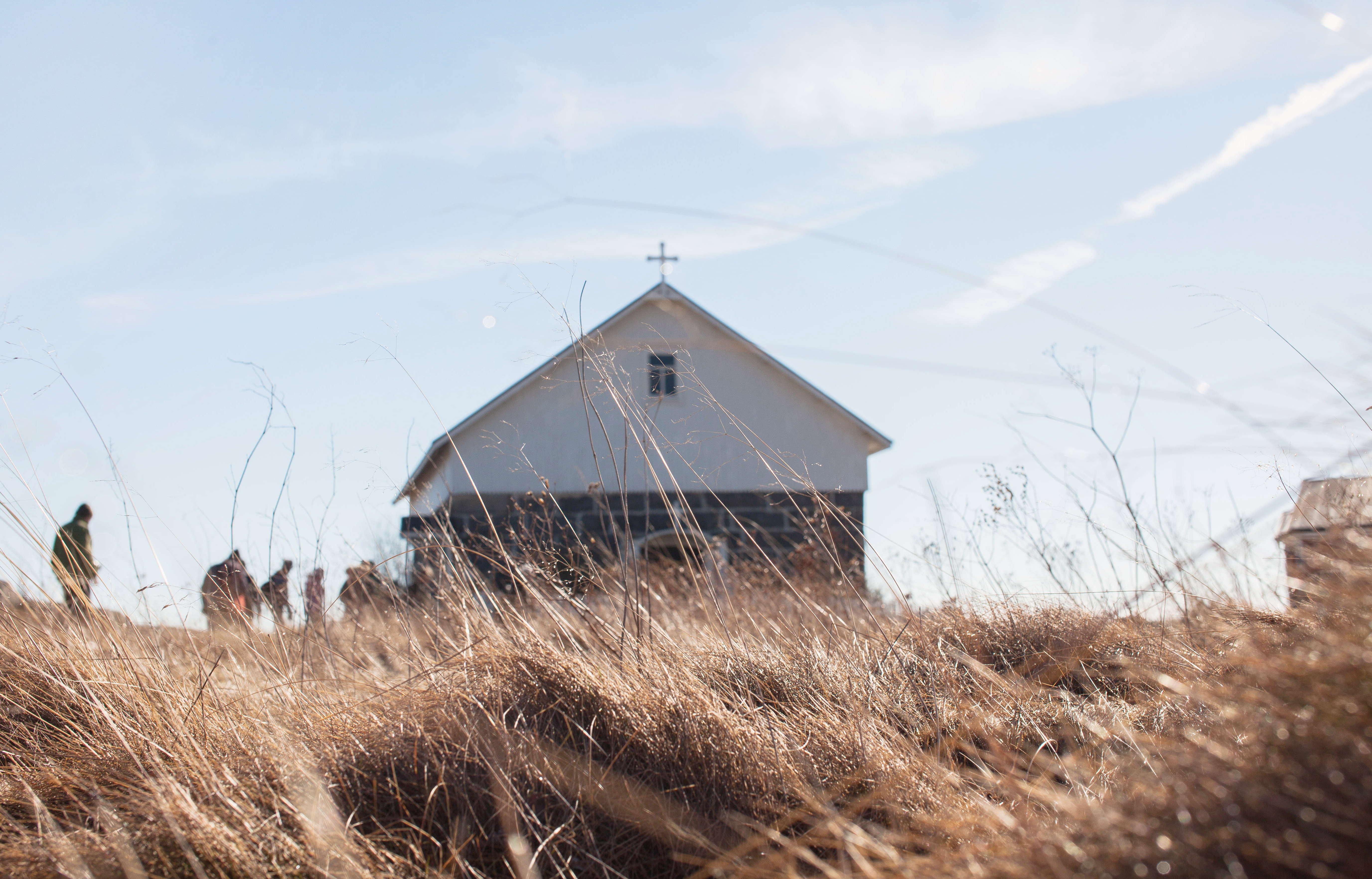 Utön saaren toinen kirkko, Bönehuset, sijaitsee keskellä kaunista rantaniittyä. Rukoushuone on rakennettu etenkin ikäihmisiä varten, jotta heidän ei tarvitse kavuta majakkakirkkoon jumalanpalvelusta kuulemaan.